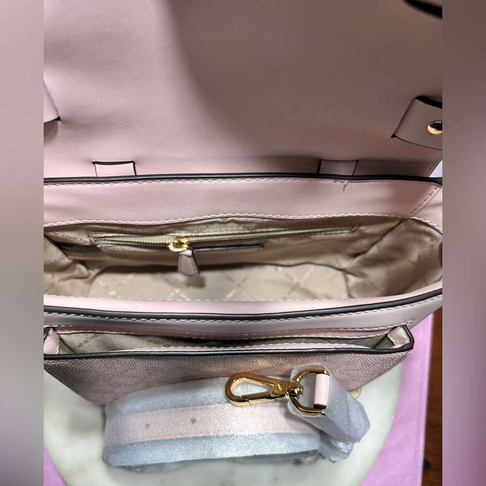 Michael Kors Manhattan Medium Leather and Logo  crossbody Powder Blush - Picture 7 of 16